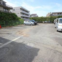 外観写真　敷地内駐車場